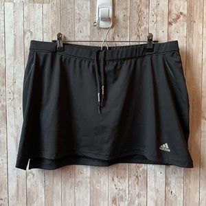 𝅺ADIDAS Black Sports Skort